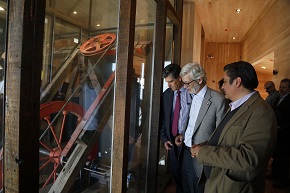 Ministro de Obras Públicas realiza visita inspectiva a ascensor Espíritu Santo en Valparaíso