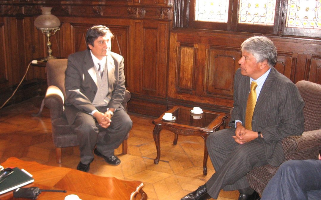 Seremi de OO.PP. y alcalde de Valparaíso toman acuerdos por ascensores porteños