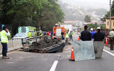 MOP trabaja en reparación de socavón en Santos Ossa