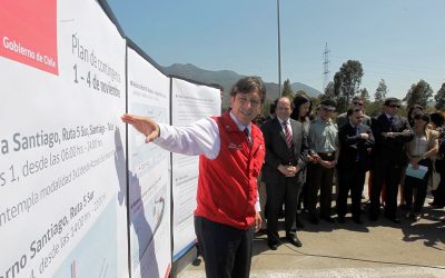 Ministro Golborne anuncia medidas para salida de vehículos por fin de semana largo