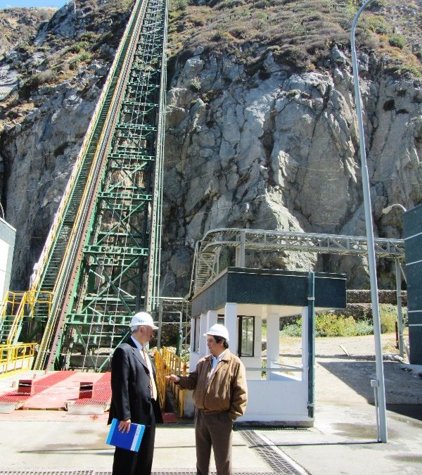 Seremi de OO.PP. conoció el funicular más  moderno de Valparaíso