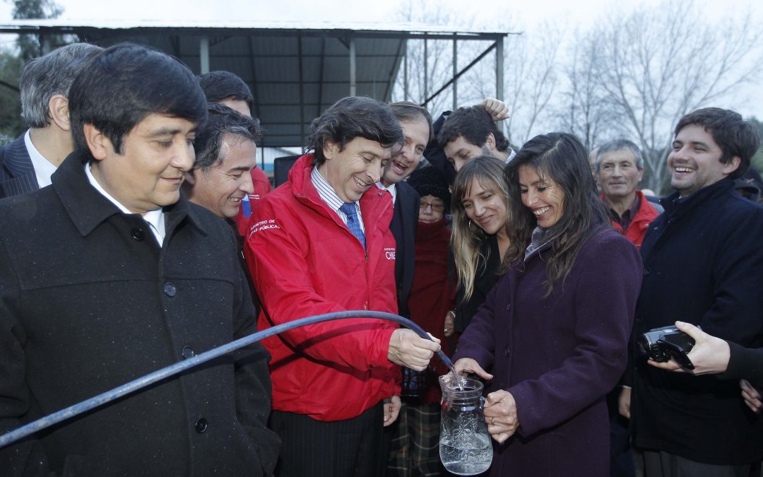 Ministro Golborne supervisa funcionamiento de las nuevas obras del sistema de agua potable rural de Las Dichas