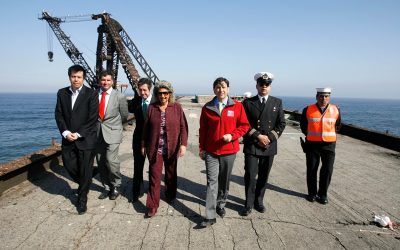Ministro Golborne anuncia adjudicación de estudio para recuperar Muelle Vergara de Viña del Mar