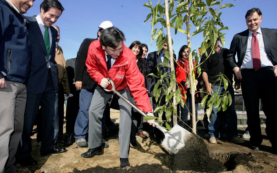 Ministro Golborne inspecciona avances en construcción de Parque Cultural de Valparaíso